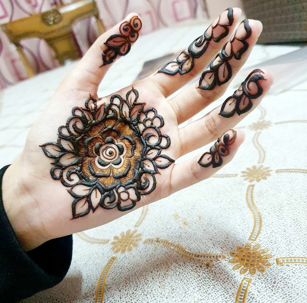 Circle mehndi designs 