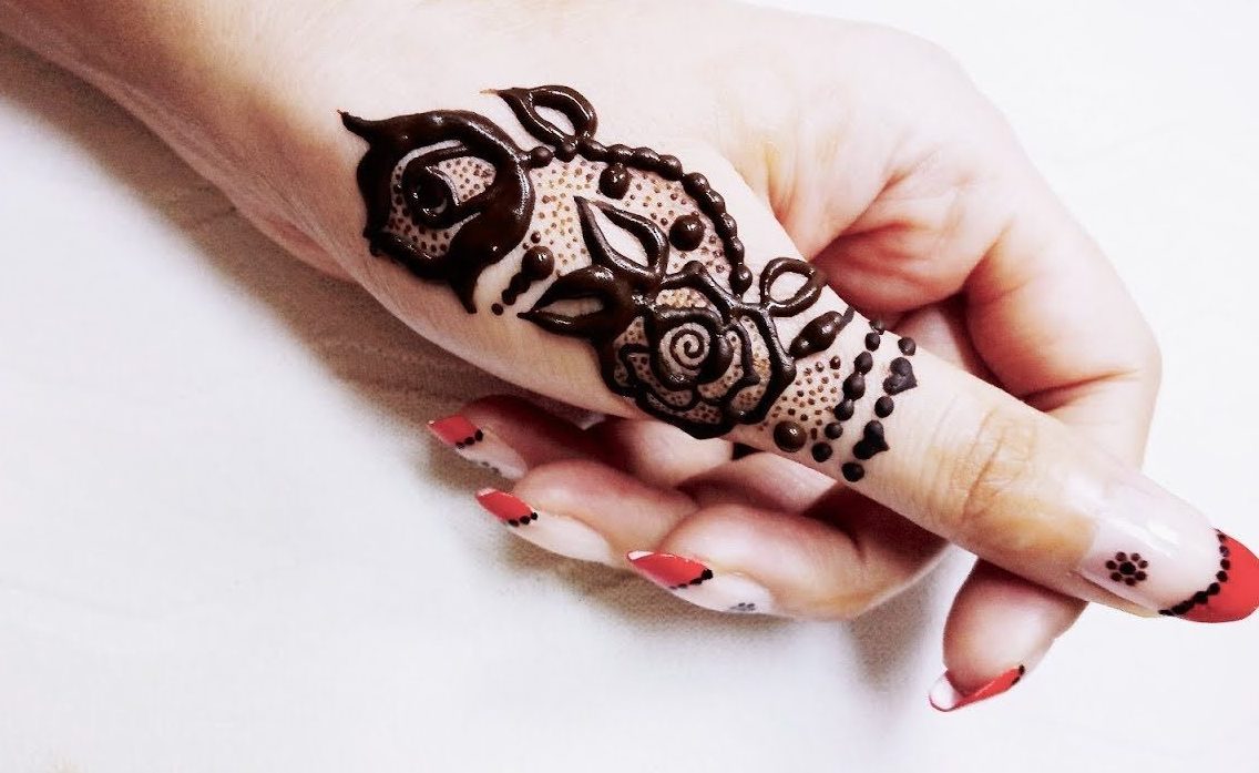 thumb mehndi design