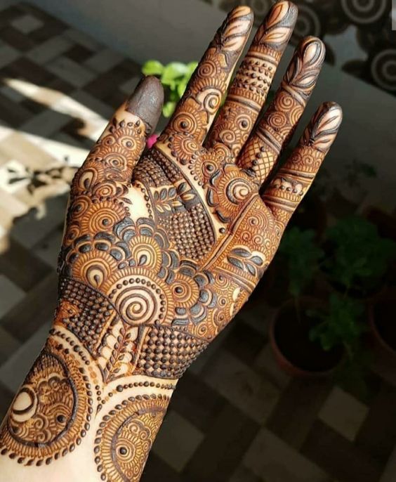 Rakshi henna designs