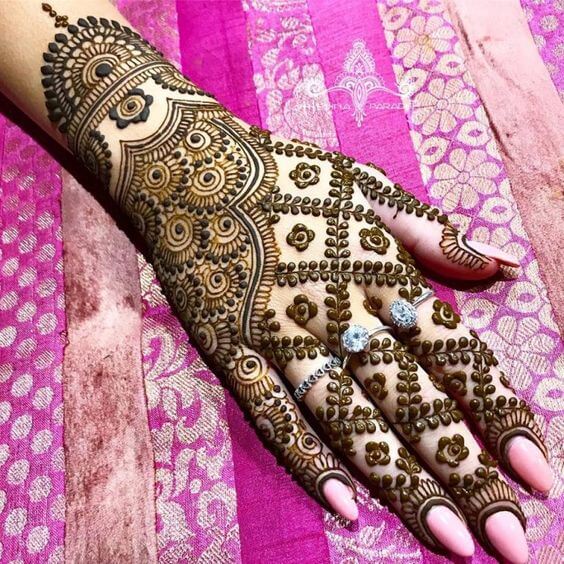 TOP 10 Easy & Simple Mehandi Designs for Girls to try in 2020