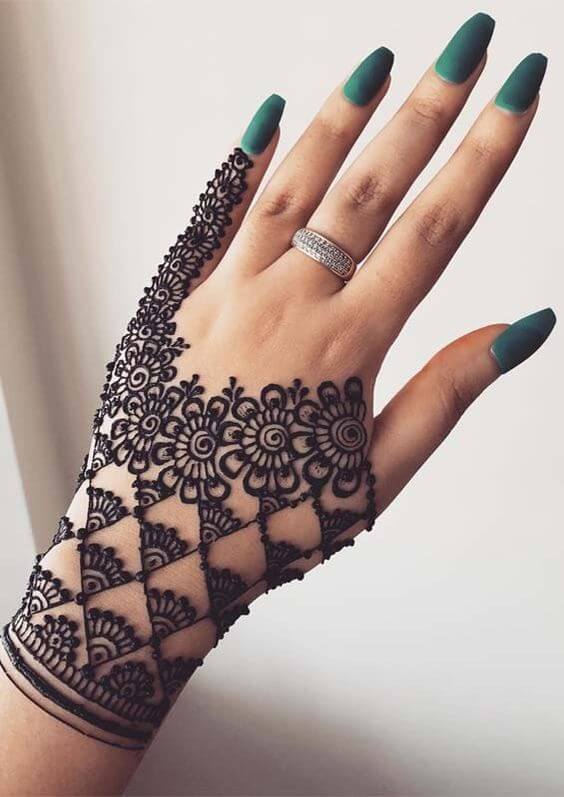 Latest Trendsetter Bridal Mehndi Designs - Wish N Wed