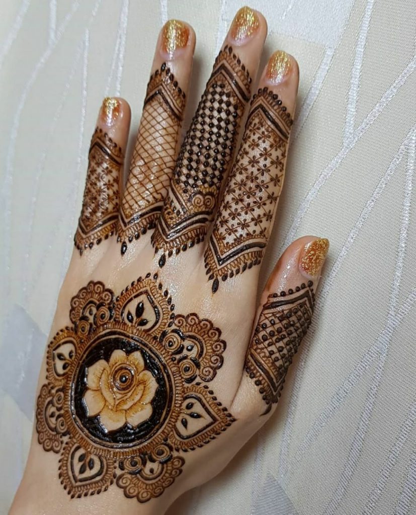 Round Mehndi Designs for hands You Should Definitely Try In 2020