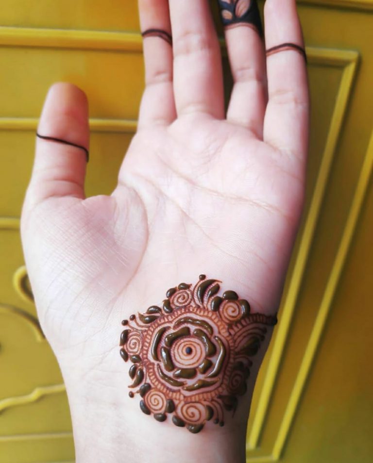 Best Mehndi Designs for College girls 17+Images | weddingbels